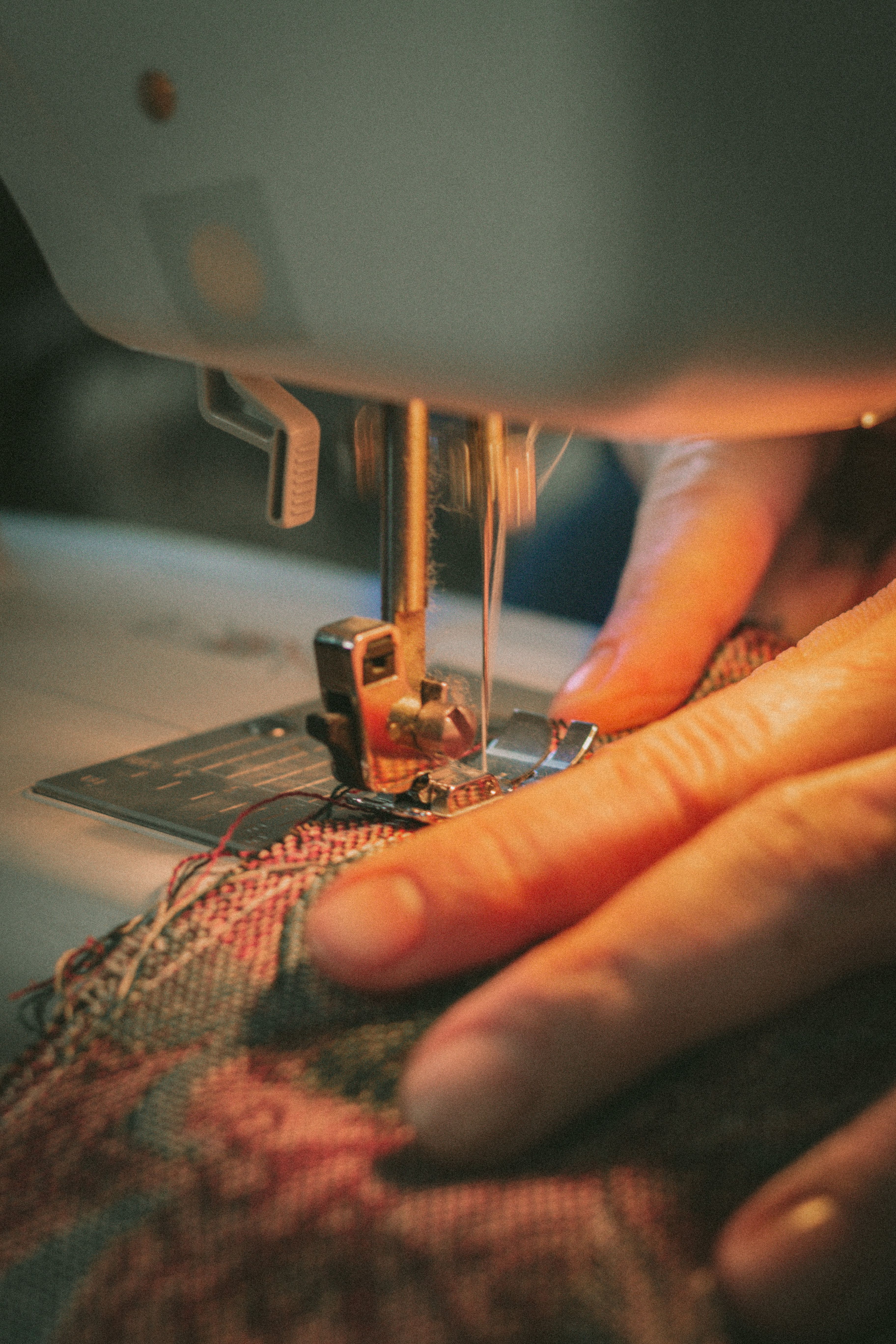 Bespoke sewing process with fabric and machine